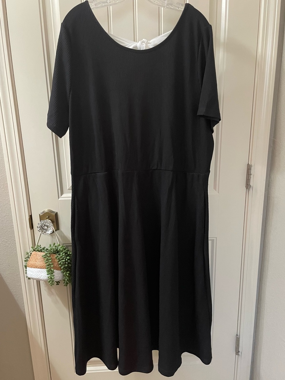BloomChic Black Midi Dress with Short Sleeves
